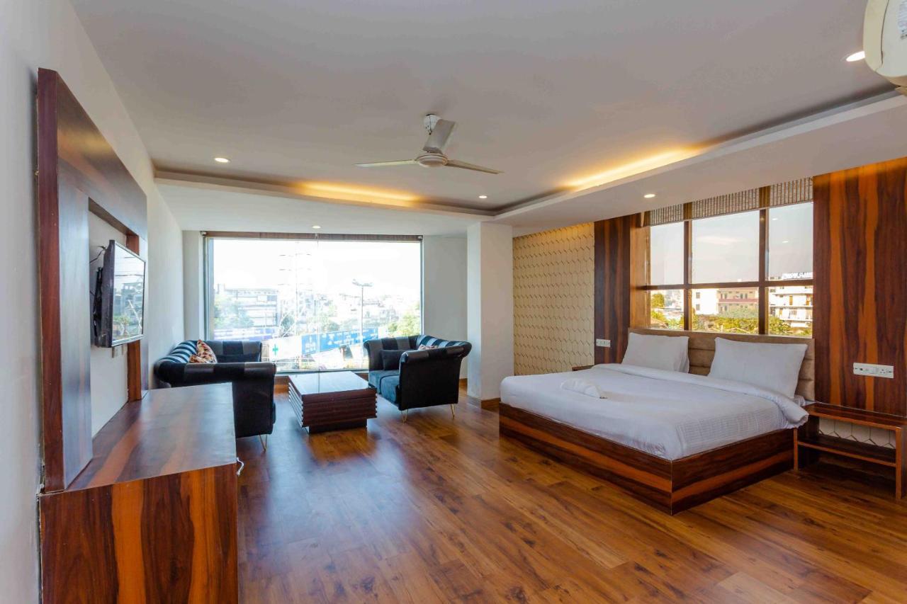 Hotel Doon Дехрадун Екстериор снимка